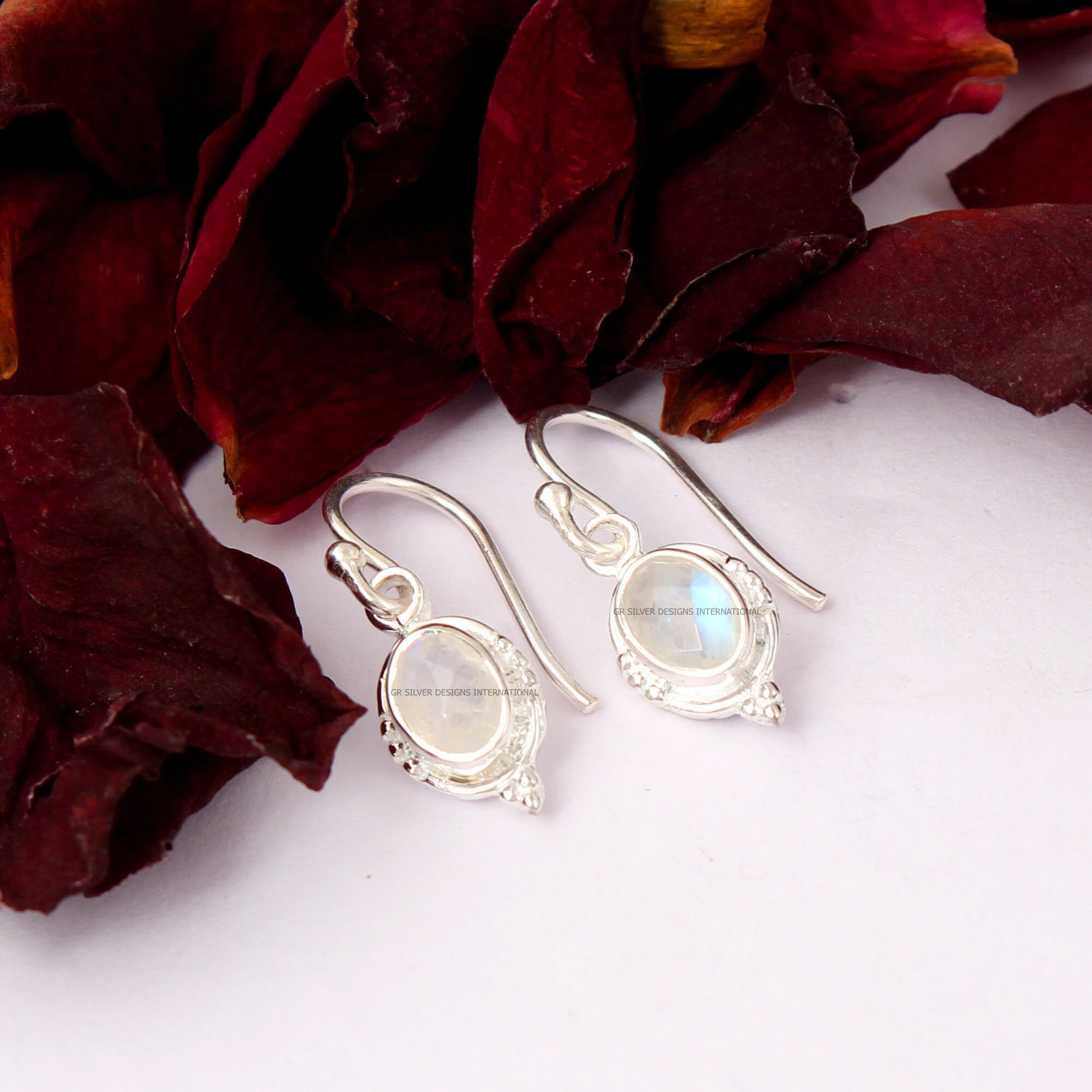 Boucles D'oreilles Pendantes Goutte En Grenat Ovale Facetté - Argenté Plaqué Argent - Neuf Sans Emballage