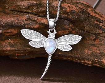Collana con ciondolo a forma di libellula in pietra di luna arcobaleno, gioiello con pietra portafortuna di giugno per regalo di nozze
