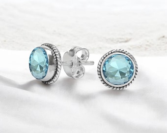 Pendientes de botón de topacio azul natural hechos a mano, plata de ley, joyería bohemia delicada, piedra de nacimiento de diciembre