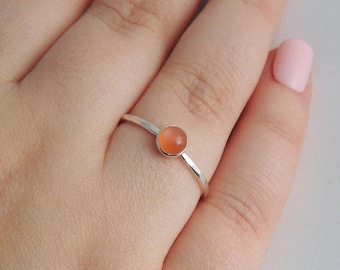 Boho ring met perzikkleurige maansteen in 925 sterling zilver, boho hippie stijl