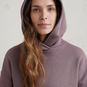 Abito con cappuccio viola perfetto per l&#39;inverno, abito in maglia da donna disponibile in taglie forti, abito invernale da donna ideale per le vacanze