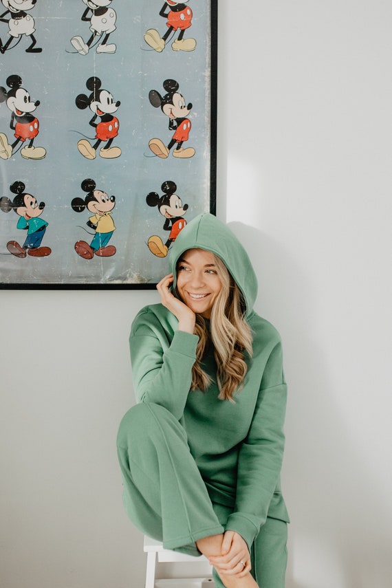 Glowinslow Emerald Green Hoodie, Women Hooded Sweatshirt, Holiday Sweater, Christmas Home Wear, Green Winter Jumper, Winter Pullover, Comfy Hoodie