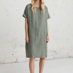Moderne jurken uit het midden van de eeuw voor bruiloftsgast - Bescheiden moeder van de bruid-jurk met riem - Linnen zomerkleding voor elegante linnen looks afbeelding 6