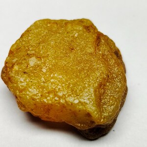 Natuurlijke ruwe edelsteen gele saffier: oorsprong uit Sri Lanka 98 CTS 28X26X11 MM