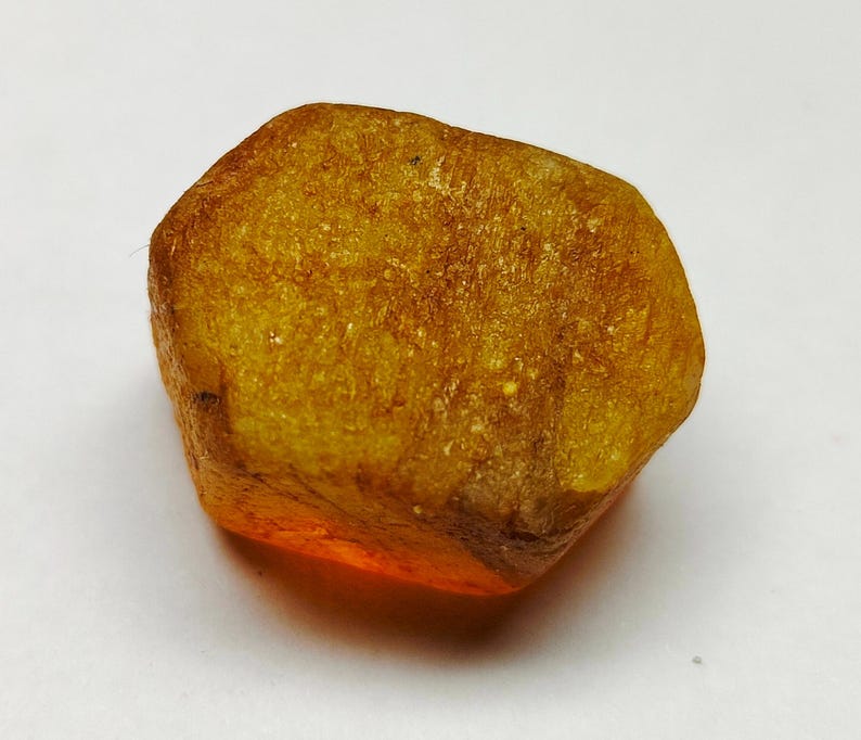 Natuurlijke ruwe edelsteen gele saffier: oorsprong uit Sri Lanka 70 CTS 22X15X14 MM