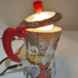Lampada artigianale, Lampada da tavolo, Lampada caffettiera, Lampada Decoupage, Lampada fatta a mano, Lampada Design, Lampada fumetto