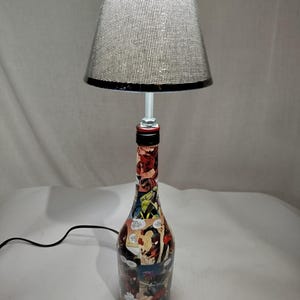 Lampada artigianale, Lampada da tavolo, Lampada Bottiglia, Lampada Decoupage, Lampada fatta a mano, Lampada Design,Lampada fumetto Spiderman