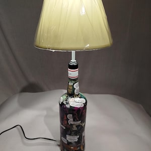 Lampada artigianale, Lampada da tavolo, Lampada Bottiglia, Lampada Decoupage, Lampada fatta a mano, Lampada Design, Lampada fumetto Batman