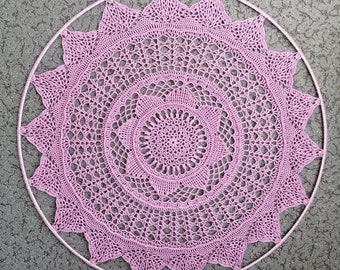 gehäkeltes Fensterbild, Fensterdeko, Wandbild, Fensterbild, Wanddeko, Boho, Mandala, 55 cm Durchmesser, flieder, Handarbeit, Unikat