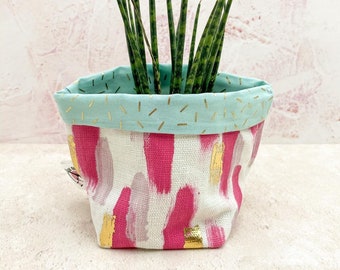 Attractive Vintage Handmade Open Weave Wire Fruit Basket VGC