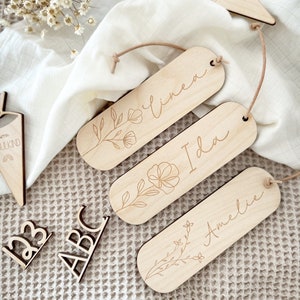 Bookmarks with names made of wood floral