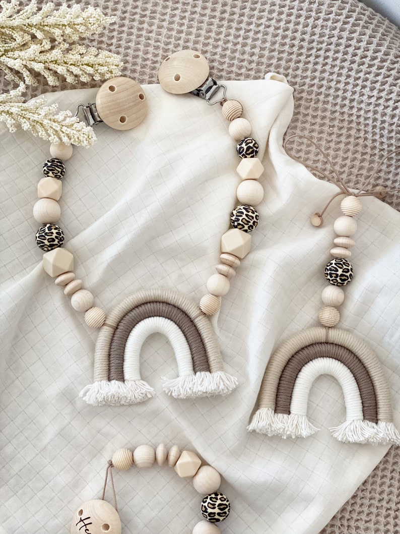 Macramé Leo Stroller Chain Rainbow Boy Pacifier necklace also with name Maxi Cosi Pendant Baby car seat pendant taupe beige white image 4