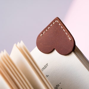 Personalized Leather bookmark, Book Lover bookmark,Bookworm, Bookmark For Readers,  Leather Heart Page Corner Bookmark