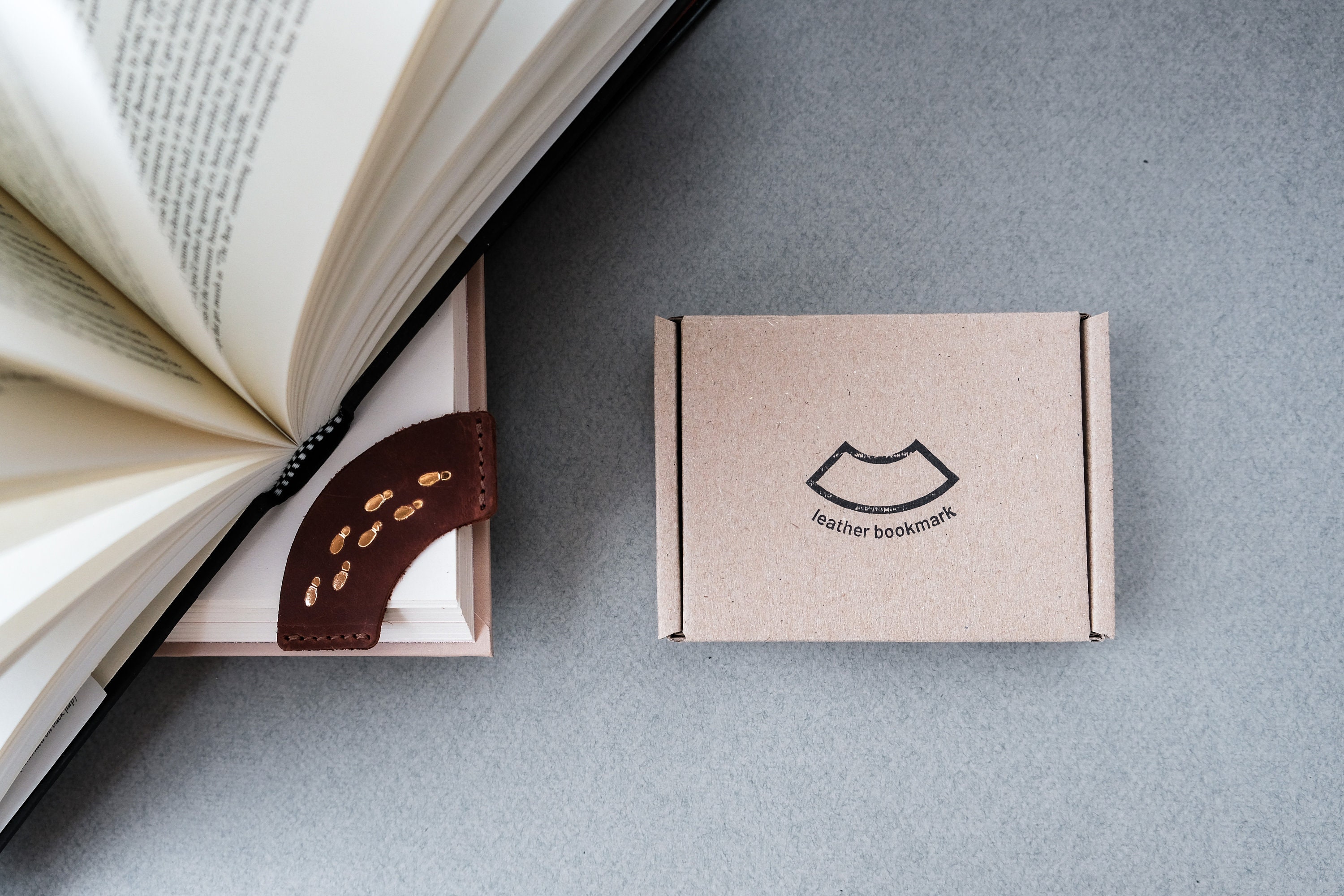 Leather bookmark,Personalized Leather Bookmark,Book Lover bookmark,Bookworm, Bookmark For Readers,Custom bookmark, corner bookmark