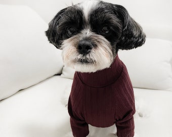 Rib turtleneck puppy shirt. (Burgundy)