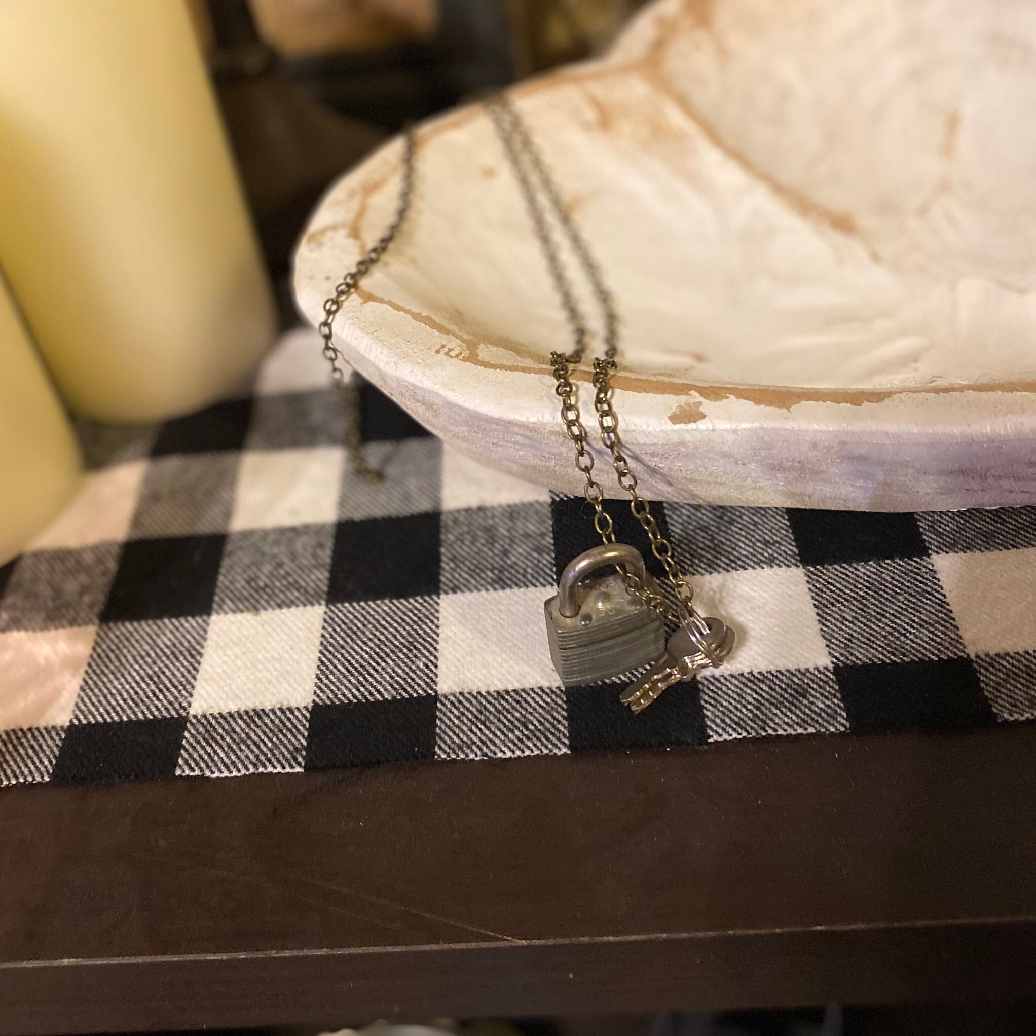 serrure vintage et collier porte-clés, Collier long, Serrures anciennes, Clés anciennes