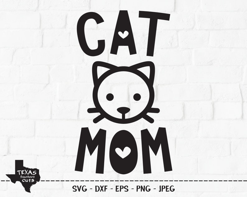 Puede incluir: Dise&ntilde;o gr&aacute;fico en blanco y negro con el texto "CAT MOM" y una cabeza de gato estilizada con corazones. El dise&ntilde;o est&aacute; sobre un fondo de ladrillo blanco.