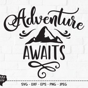 A aventura aguarda SVG, arquivo cortado, design de camisa ao ar livre, vida no acampamento, natureza selvagem ao ar livre, montanha, vento, férias, Cricut, silhueta, PNG, DXF