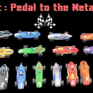 Puede incluir: Una colección de 14 coches de carreras en miniatura de varios colores, incluyendo amarillo, rojo, azul, verde, negro y naranja. Los coches están dispuestos en tres filas de cuatro y dos filas de tres. Los coches están todos mirando en la misma dirección y tienen un número en el lateral. La imagen está titulada "Heat: Pedal to the Metal 3D".