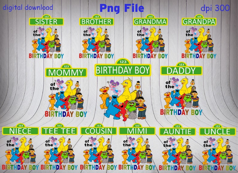 Puede incluir: Una descarga digital de 12 dise&ntilde;os de cumplea&ntilde;os de personajes de Plaza S&eacute;samo. Cada dise&ntilde;o presenta un personaje de Plaza S&eacute;samo con el texto "of the birthday boy" y el n&uacute;mero "123". Los personajes incluyen Sister, Brother, Grandma, Grandpa, Mommy, Daddy, Niece, Tee Tee, Cousin, Mimi, Auntie, y Uncle.
