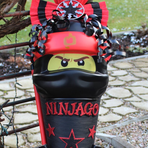 Schultüte Zuckertüte mit Ninjago Kai Maske Lichtschwert 123schultueten.de