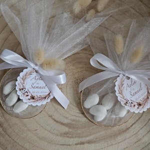 Personalized Wedding Favors Wedding Almonds White Beige Pampas Dried Flower Almonds Gifts for Guests Gift Idea Gold Ring