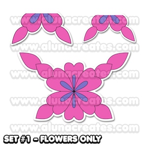 Puede incluir: Conjunto de cuatro pegatinas de flores rosas y moradas con un contorno blanco. Las flores tienen cinco p&eacute;talos y un centro con cuatro p&eacute;talos morados. El texto "SET #1 - FLOWERS ONLY" est&aacute; en la parte inferior de la imagen.
