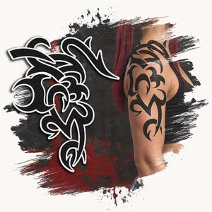 Könnte beinhalten: Ein schwarzes temporäres Tattoo-Design im Tribal-Stil mit scharfen, geschwungenen Linien und spitzen Kanten. Das Motiv wird als eigenständige Grafik und zusätzlich auf einem Oberarm appliziert gezeigt, um die Platzierung auf der Haut zu demonstrieren.