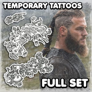 Puede incluir: Un conjunto de tatuajes temporales con intrincados motivos de nudos y animales negros de inspiración nórdica. El texto TEMPORARY TATTOOS FULL SET aparece en letras blancas en negrita. Los diseños se muestran como recortes individuales.