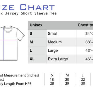Pode incluir: Tabela de tamanhos para uma camiseta de manga curta de malha unisex. A tabela mostra os tamanhos S, M, L e XL com as medidas de peito correspondentes em polegadas e as medidas de comprimento do corpo em polegadas.