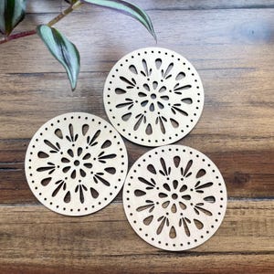 3,5 inch - pakje met 3 natuurlijke ronde houten mandbodems met gaten - voorgeboorde mandbodems - GRATIS VERZENDING
