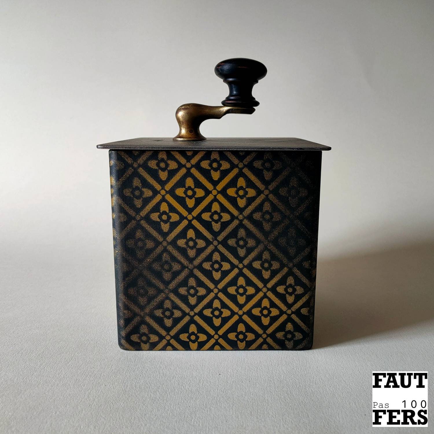 Boîte Vide Poche de Décoration Style Ancien Régime avec Poignée Ancienne.