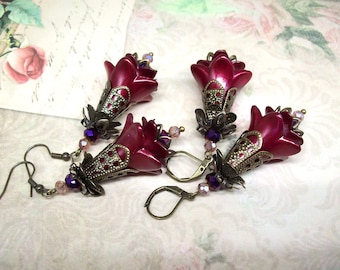 Bloemen statement hangoorbellen, antiek brons vintage stijl, handgeschilderd, bordeaux, bloemensieraden