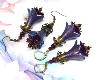 Paarse bloemen hangoorbellen, bloemcadeaus voor haar, vintagestijl, brons, handgeschilderd