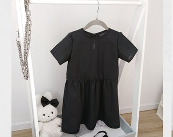 Schwarzes Kinderkleid, lange A-Linie, alternative Kindermode, festliches Kleidchen