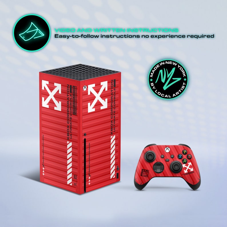 Puede incluir: Consola Xbox Series X roja y blanca con un dise&ntilde;o personalizado que presenta el logotipo de Off-White y el texto "XBOX CORPORATION ULTIMATE CONSOLE". La consola est&aacute; junto a un mando Xbox rojo y blanco a juego con el logotipo de Off-White.