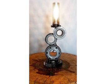 Metal art table lamp