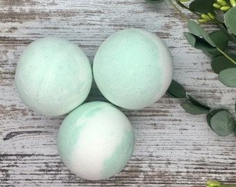 Eucalyptus Mint Bath Bomb | Detox gift for her, spa gift, Aromatherapy, Gifts for women and men, Spa Gift