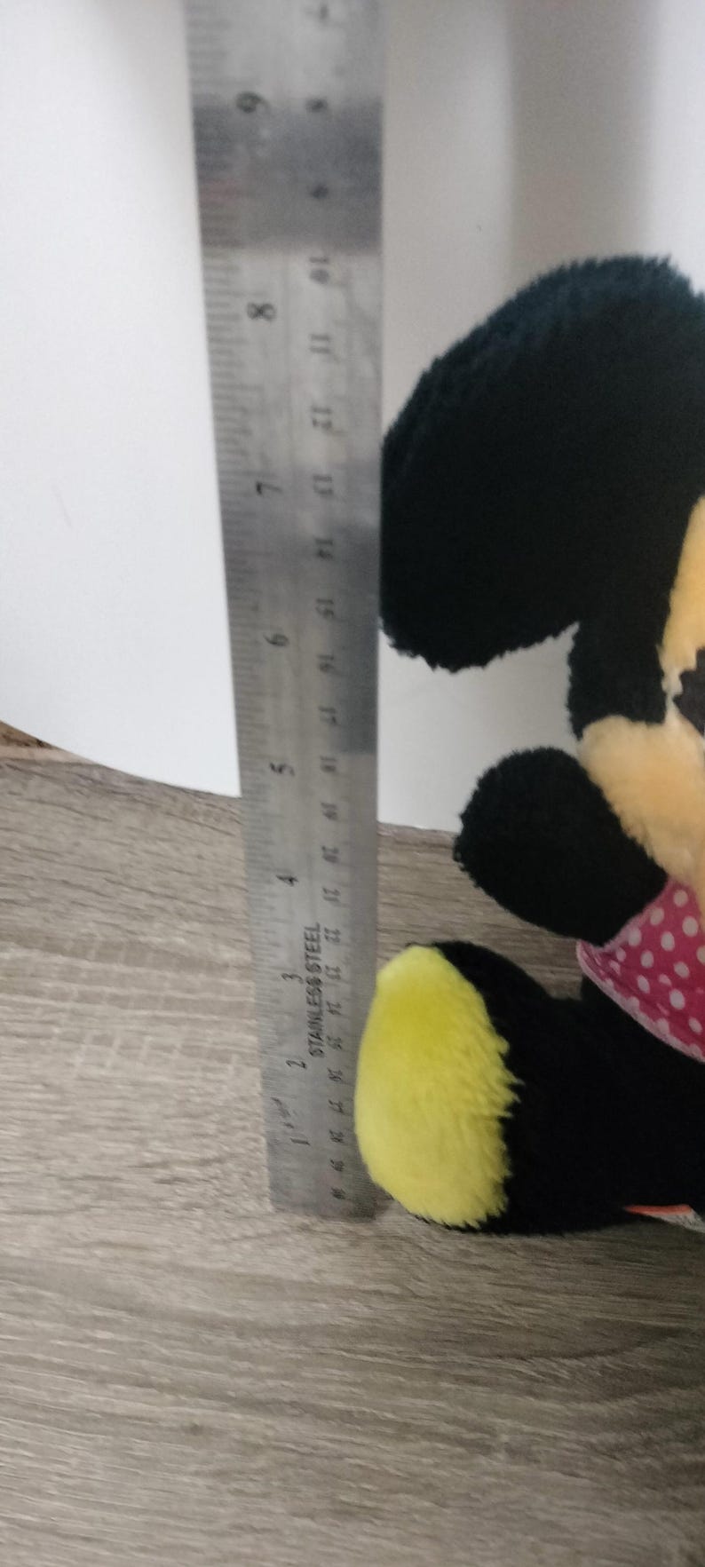 Minnie mouse plush from the 1960s cute. Clean . Rough around the edges , showing her age . See pics.in need of cuddles image 5