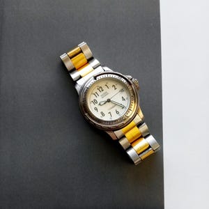 Reloj vintage Guess WaterPro de cuarzo de acero inoxidable macizo de 36 mm