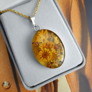 Vintage Necklace Pendant Dried Flowers Lucite Resin in 925 Sterling Frame