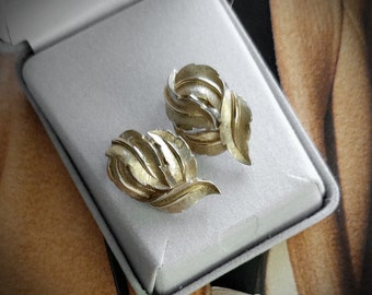 Vintage Trifari Textured Gold Tone Leaf Clip on Earrings