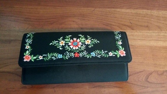 Vintage Embroidered clutch purse black velvet - image 1