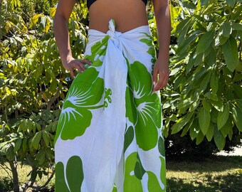 Hawaii Design Sarong Pareo Green White Hibiscus Blossom Tribal Cruise Beach Pool Sexy Bikini Cover-Up Wrap Dress