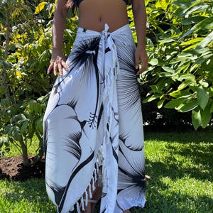 Hawaii Design Sarong Pareo White/Black Hibiscus Tropical Cruise Beach Pool Sexy Bikini Cover-Up Wrap Dress
