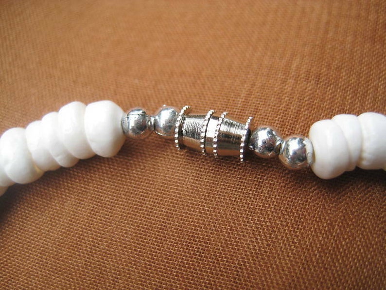 Hawaii Unisex Souvenir Surfer Jewelry White Natural Puka Shell Necklace 16, 18 , 20 , 22 , 24 image 3