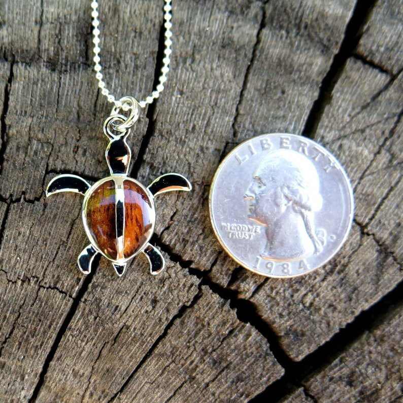 Sterling Silver Hawaiian Koa Wood Engraved Honu In Circle Pendant - Hilo Hattie - Foto 5