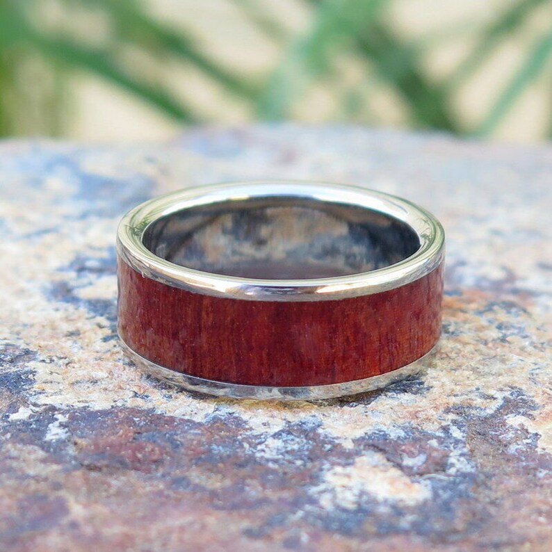 Hawaiian Koa joyería de madera incrustación de titanio anillo de boda de 8 mm imagen 3