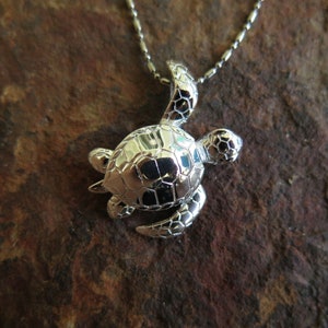 Hawaiian Design Jewelry 925K Sterling Silver Waving Turtle with Shell Pendant