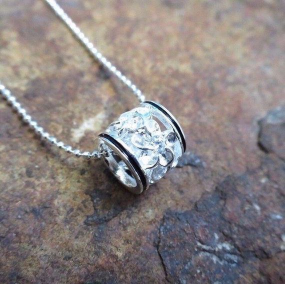 Hawaiian Jewelry 925 Sterling Silber Plumeria Black Border Barrel 8 Mm Anhänger Halskette